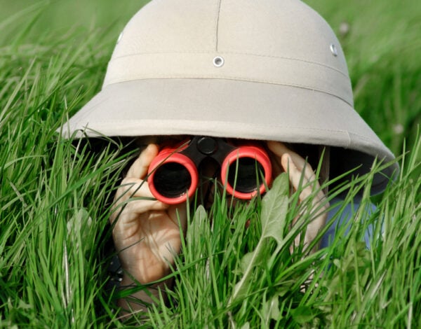 Child emplorer with binoculars