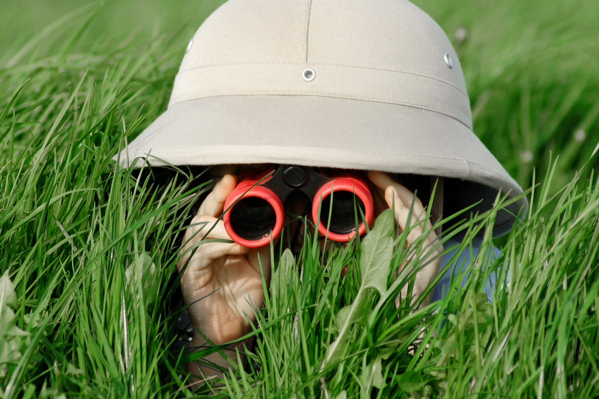 Child emplorer with binoculars