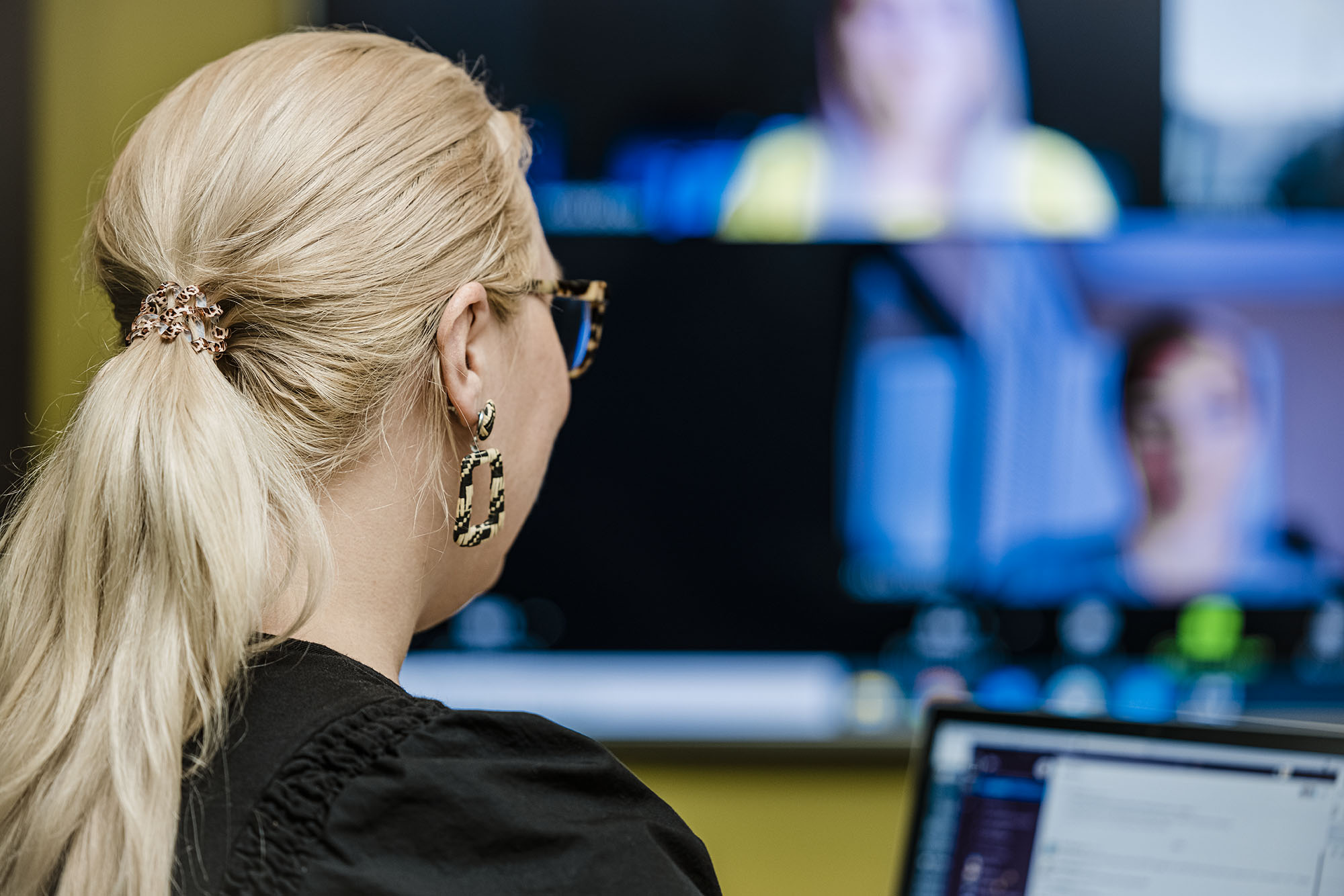 picture of a woman looking at screen